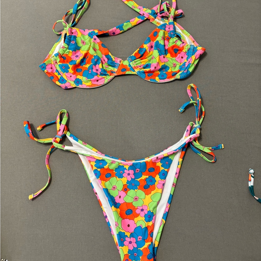 Bikini Set - Picture 1 of 1
